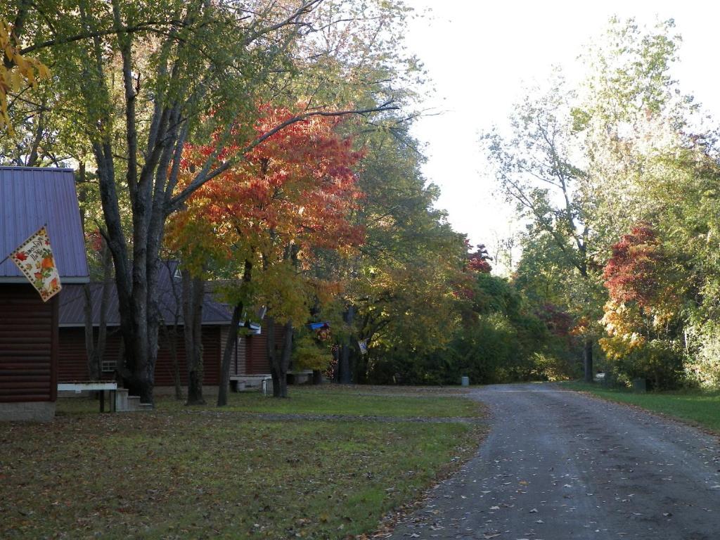 Serenity Springs - Michigan City Hotel Springfield Bagian luar foto