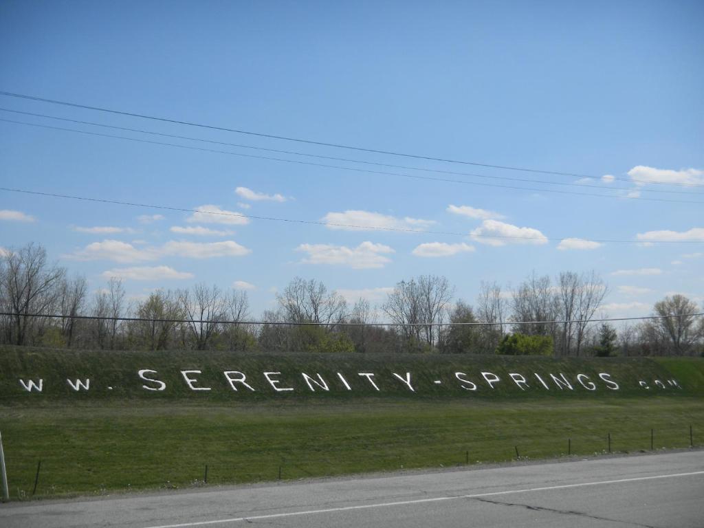 Serenity Springs - Michigan City Hotel Springfield Bagian luar foto